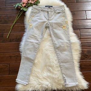 Driftwood▪️Dove Gray Embroidered Floral Marilyn